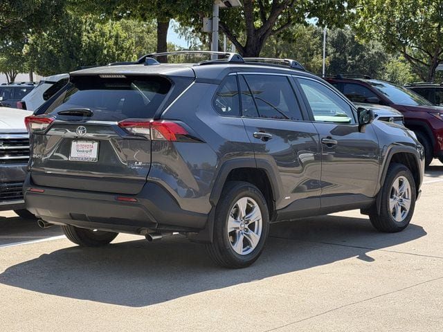 Used 2025 Toyota RAV4 LE AWD/4WD image 4