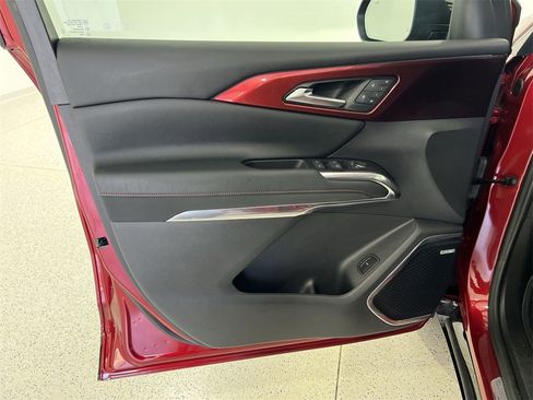 Used 2024 Chevrolet Traverse RS image 21