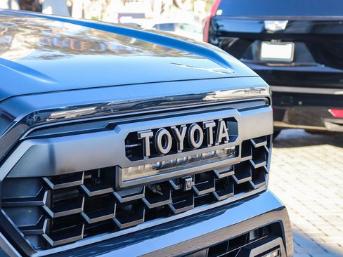 Used 2024 Toyota Tacoma Trailhunter image 6