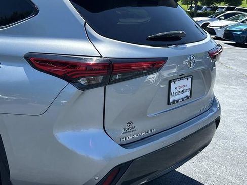 Used 2021 Toyota Highlander Limited AWD/4WD image 11