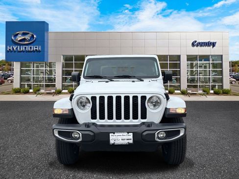 Used 2023 Jeep Gladiator Sport image 2
