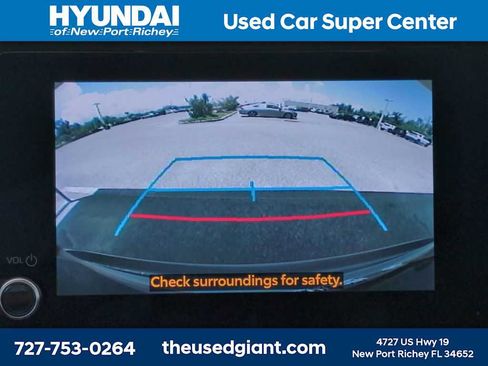 Used 2023 Toyota Highlander LE FWD image 24