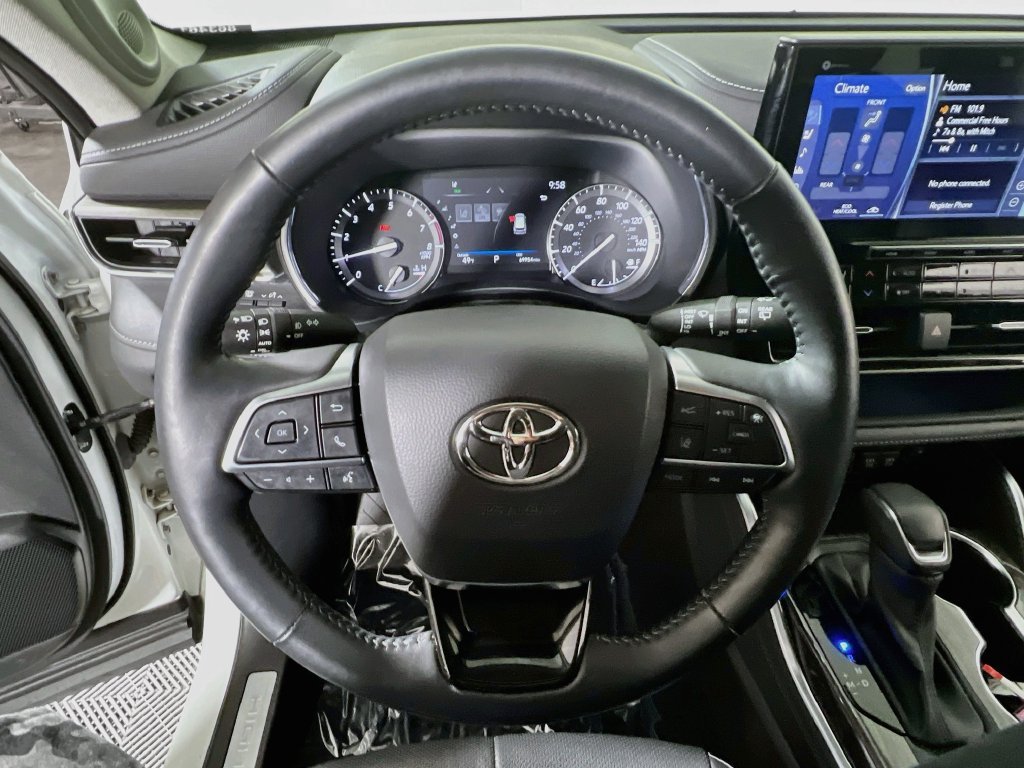 Certified 2021 Toyota Highlander Limited AWD/4WD image 10