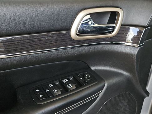 Used 2016 Jeep Grand Cherokee Overland AWD/4WD image 29