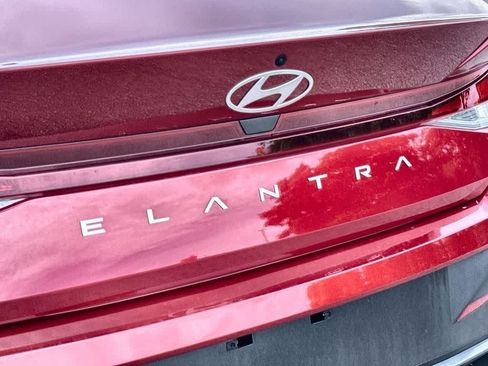 Used 2025 Hyundai Elantra SE FWD image 10