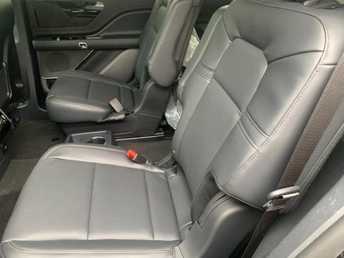 New 2026 Lincoln Aviator AWD w/ Jet Appearance Package image 17