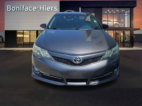 Used 2014 Toyota Camry SE FWD image 2
