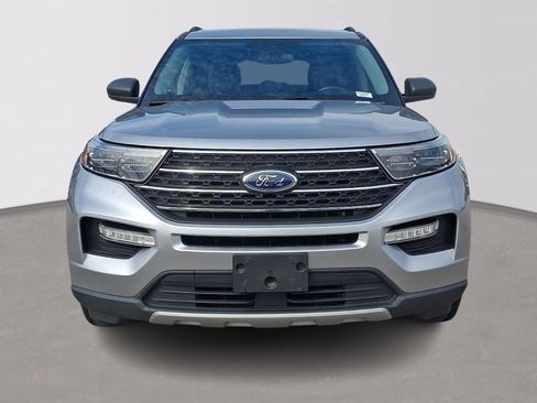 Certified 2022 Ford Explorer XLT w/ Equipment Group 202A RWD image 2