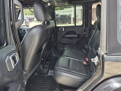 Used 2018 Jeep Wrangler Unlimited Sahara AWD/4WD image 14