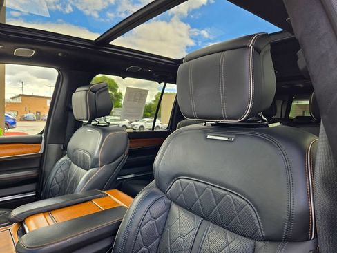 Used 2024 Jeep Grand Wagoneer L Series III AWD/4WD image 39