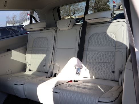 Used 2024 Lincoln Navigator L Black Label AWD/4WD image 12