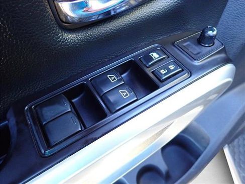 Used 2020 Nissan Titan SL w/ Moonroof Package image 17