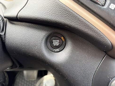 Used 2017 Jeep Cherokee Latitude w/ Comfort/Convenience Group image 27