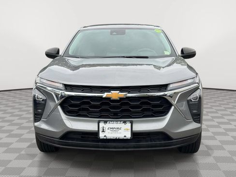 Used 2024 Chevrolet Trax LS w/ Driver Confidence Package FWD image 2