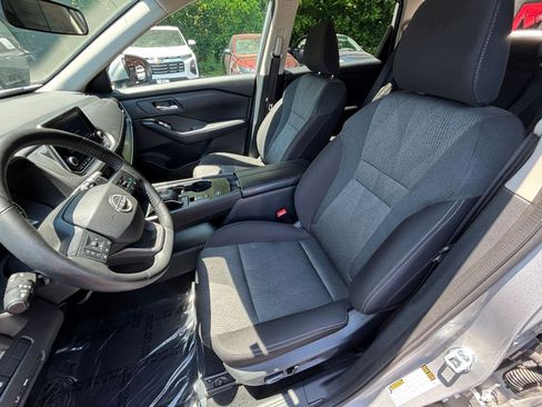 Used 2025 Nissan Rogue SV FWD image 32