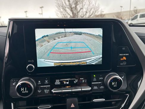 Used 2025 Toyota Highlander XLE image 22