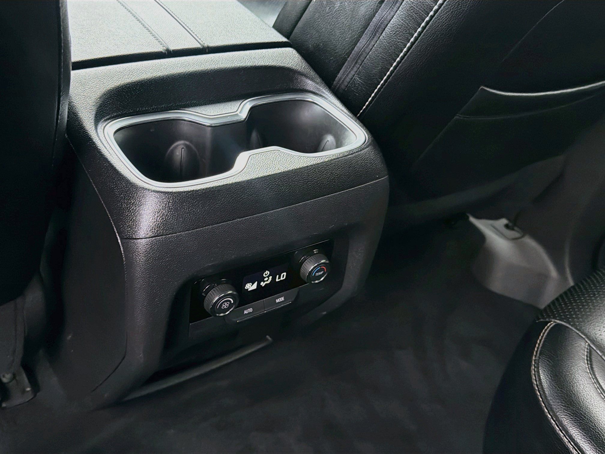 Used 2024 Chevrolet Traverse LT FWD image 22