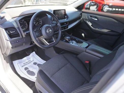 Used 2022 Nissan Rogue SV FWD image 8