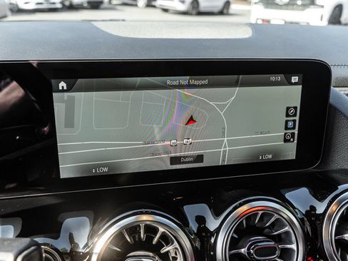 Used 2022 Mercedes-Benz GLA 250 4MATIC image 8