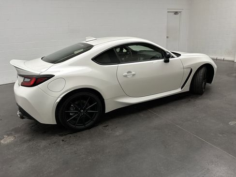 Used 2023 Toyota GR86 Premium w/ ALL Weather Mat Package (TMS) RWD image 11