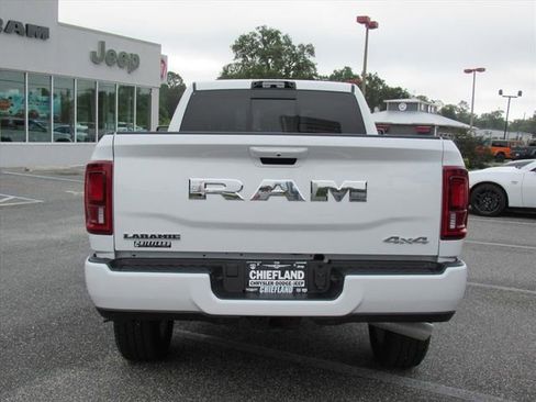 New 2026 RAM 2500 Laramie AWD/4WD image 5