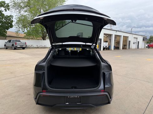 Used 2026 Tesla Model Y Long Range AWD/4WD image 32
