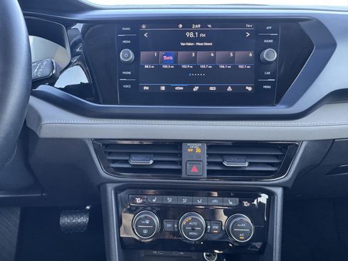 Used 2024 Volkswagen Taos SE image 12