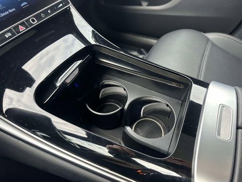 Used 2024 Mercedes-Benz GLC 300 4MATIC image 26