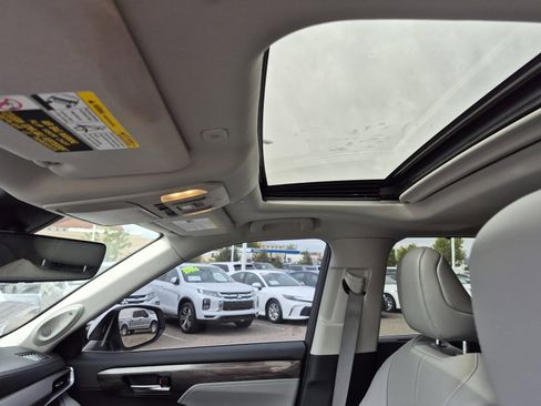 Used 2023 Toyota Highlander Limited image 35