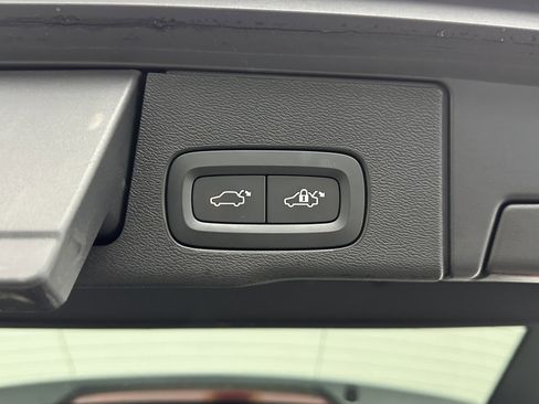 Used 2020 Volvo XC60 T5 Momentum image 30