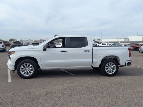 Used 2025 Chevrolet Silverado 1500 Custom image 2