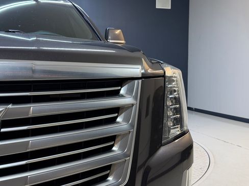 Used 2018 Cadillac Escalade ESV Platinum AWD/4WD image 10