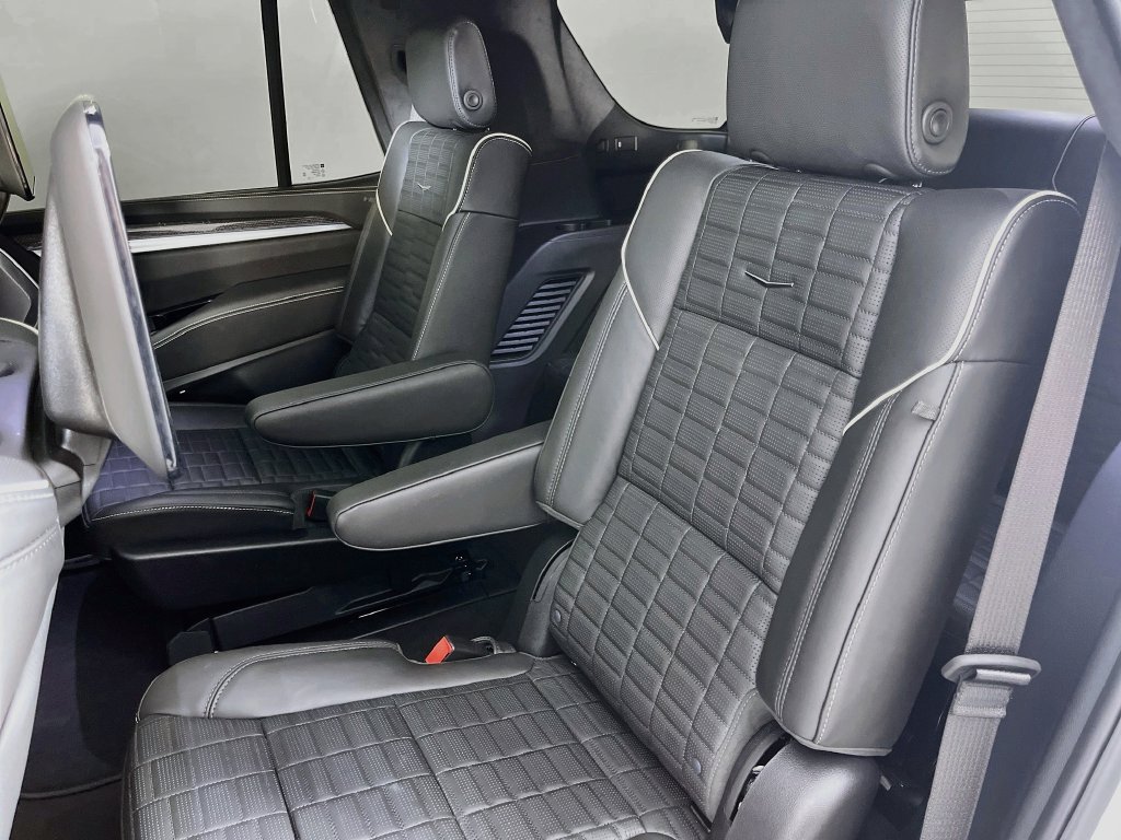 Used 2026 Cadillac Escalade V w/ LPO, ONYX Package AWD/4WD image 35