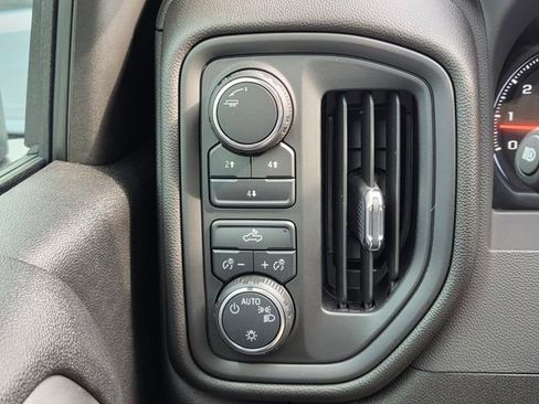 Used 2025 Chevrolet Silverado 2500 W/T image 32