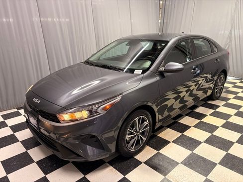 Used 2022 Kia Forte LXS FWD image 1