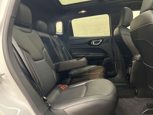 Used 2024 Jeep Compass Trailhawk w/ Trailhawk Elite Group AWD/4WD image 9