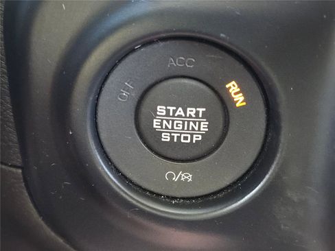 Certified 2018 Jeep Wrangler Unlimited Sahara image 32