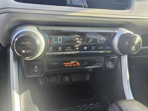Used 2021 Toyota RAV4 XLE w/ Convenience Package FWD image 54