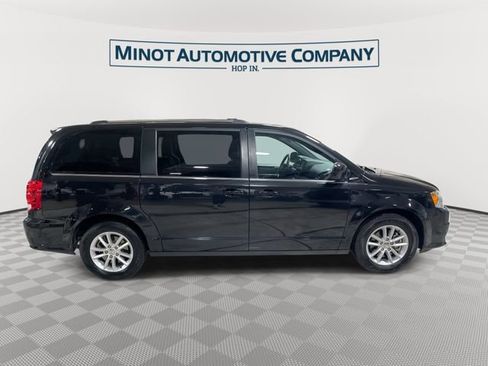Certified 2018 Dodge Grand Caravan SXT image 9