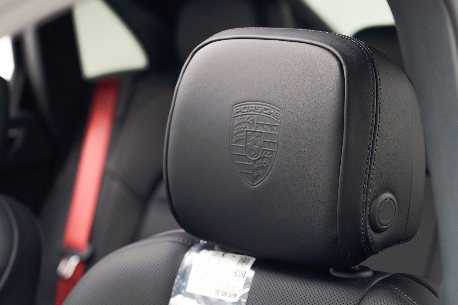 Certified 2026 Porsche Macan AWD/4WD image 21