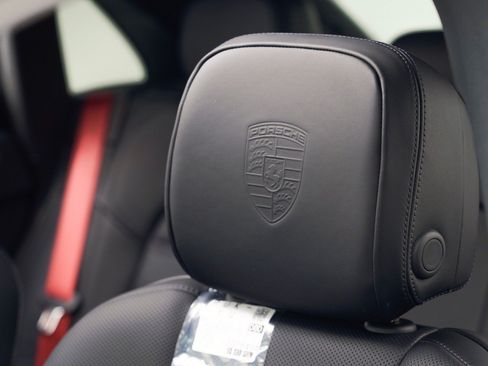 Certified 2026 Porsche Macan AWD/4WD image 21