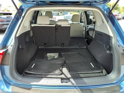 Used 2018 Volkswagen Tiguan SE AWD/4WD image 12