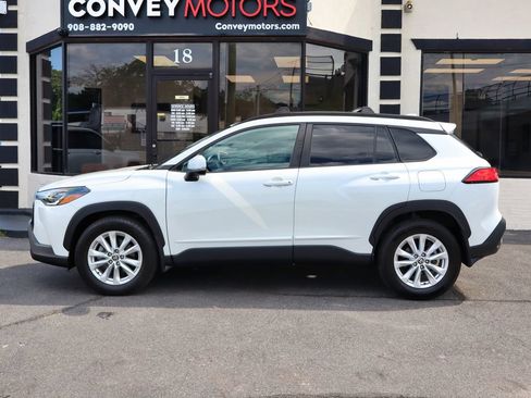 Used 2023 Toyota Corolla Cross LE AWD/4WD image 5