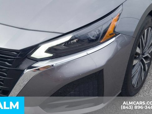 Used 2025 Nissan Altima 2.5 SV FWD image 11