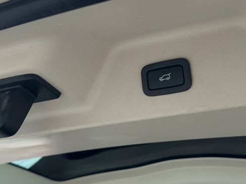 Used 2018 Land Rover Range Rover Long Wheelbase Supercharged image 21