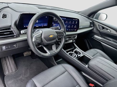Used 2025 Chevrolet Traverse LT FWD image 7