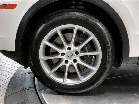 Used 2024 Porsche Cayenne image 14