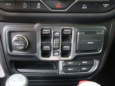 Used 2020 Jeep Gladiator Overland image 26