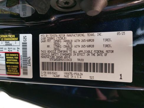 Used 2025 Toyota Tundra Limited AWD/4WD image 37