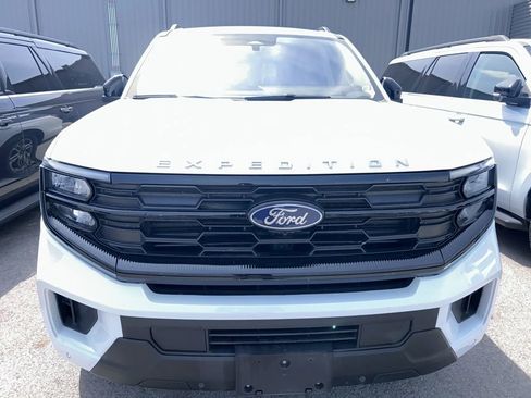 Used 2025 Ford Expedition Active AWD/4WD image 2
